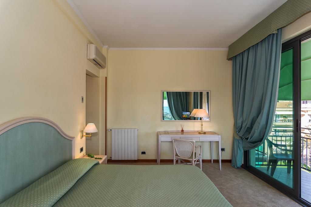 Hotel Siesta Lido di Camaiore Exterior photo